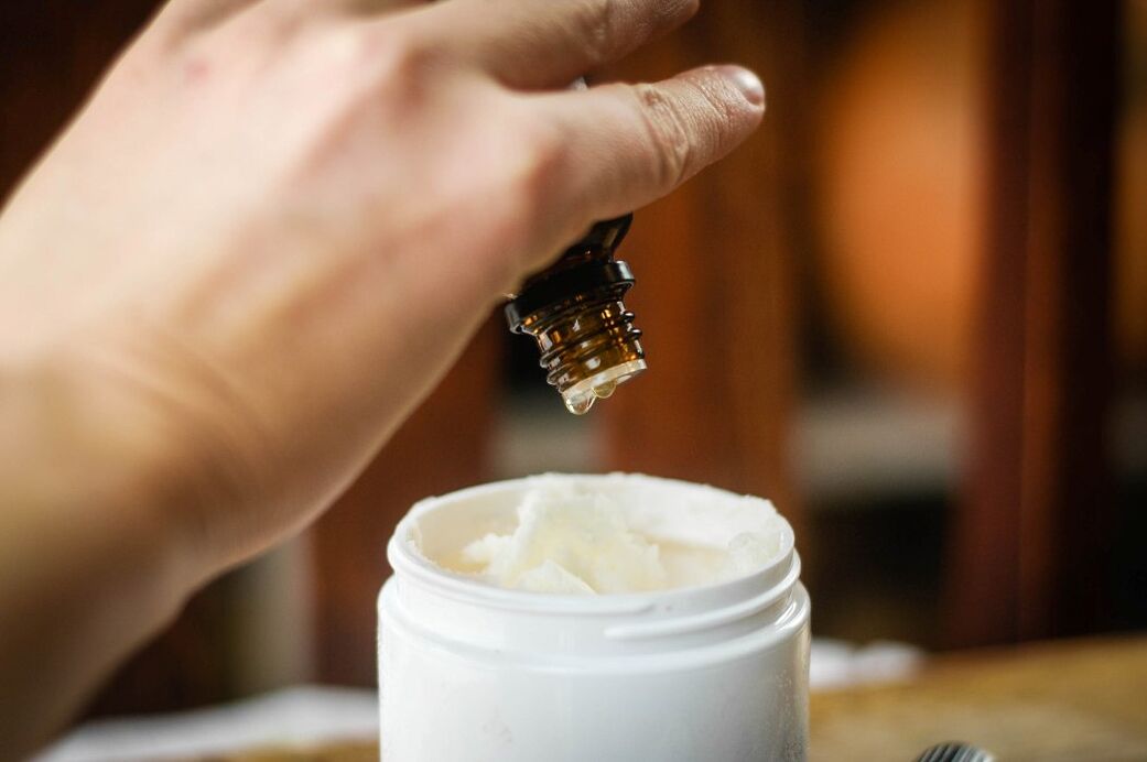 Do not immediately add essential oils to the cream in bulk - it is better to enrich one serving at a time